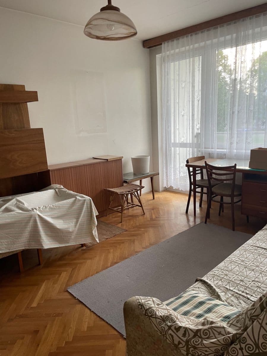 Prenájom bytu 4-izbový 88 m², Ke Kladivům, Praha, Praha Prenájom bytu 4-izbový 88 m², Ke Kladivům, Praha, Praha
