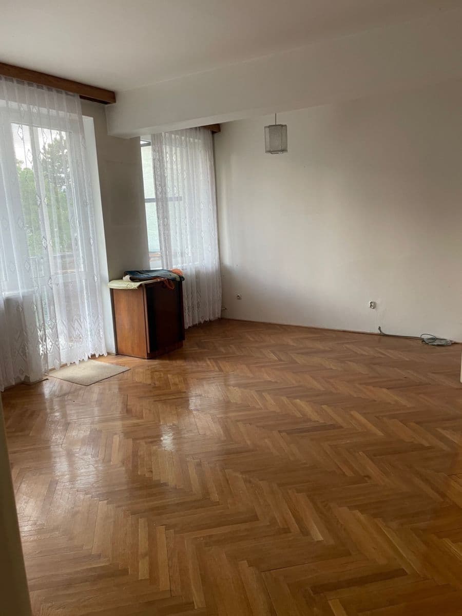 Prenájom bytu 4-izbový 88 m², Ke Kladivům, Praha, Praha Prenájom bytu 4-izbový 88 m², Ke Kladivům, Praha, Praha