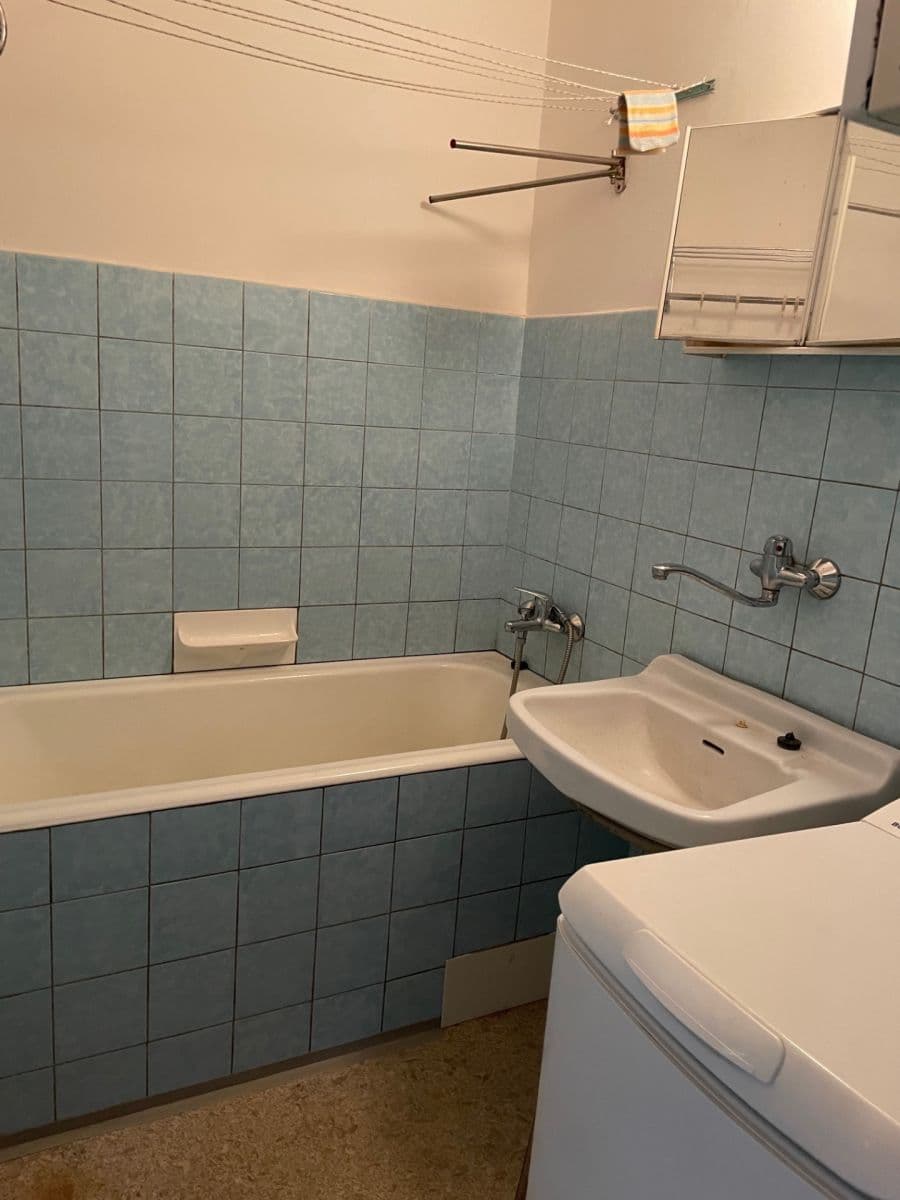 Prenájom bytu 4-izbový 88 m², Ke Kladivům, Praha, Praha Prenájom bytu 4-izbový 88 m², Ke Kladivům, Praha, Praha