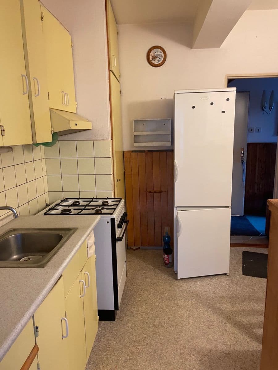 Prenájom bytu 4-izbový 88 m², Ke Kladivům, Praha, Praha Prenájom bytu 4-izbový 88 m², Ke Kladivům, Praha, Praha