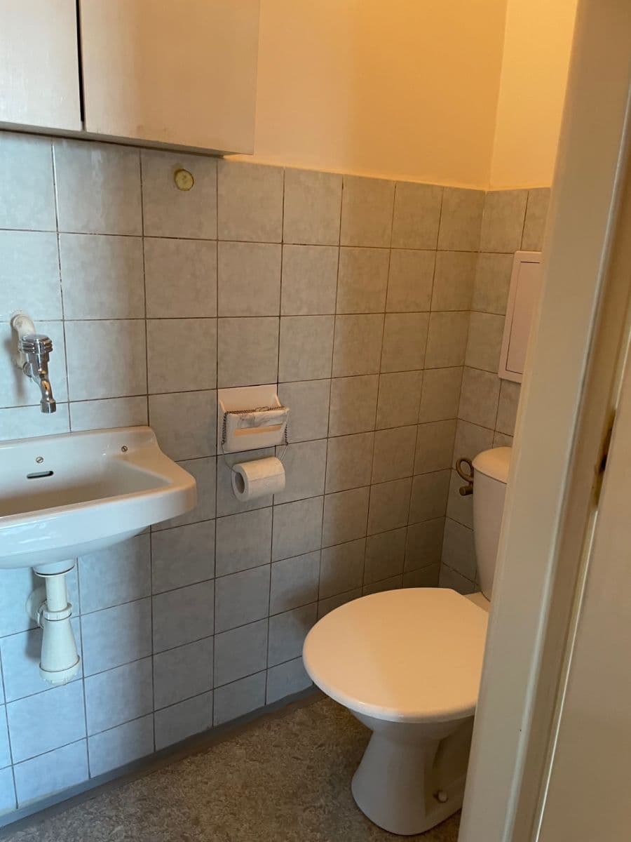 Prenájom bytu 4-izbový 88 m², Ke Kladivům, Praha, Praha Prenájom bytu 4-izbový 88 m², Ke Kladivům, Praha, Praha