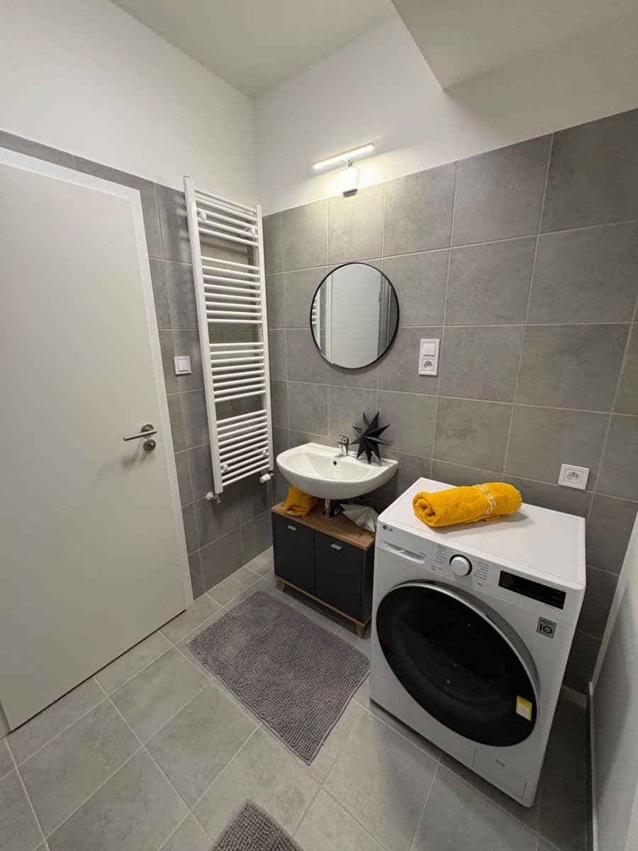 Prenájom bytu 1-izbový 39 m², Gerstelova, Praha, Praha Prenájom bytu 1-izbový 39 m², Gerstelova, Praha, Praha
