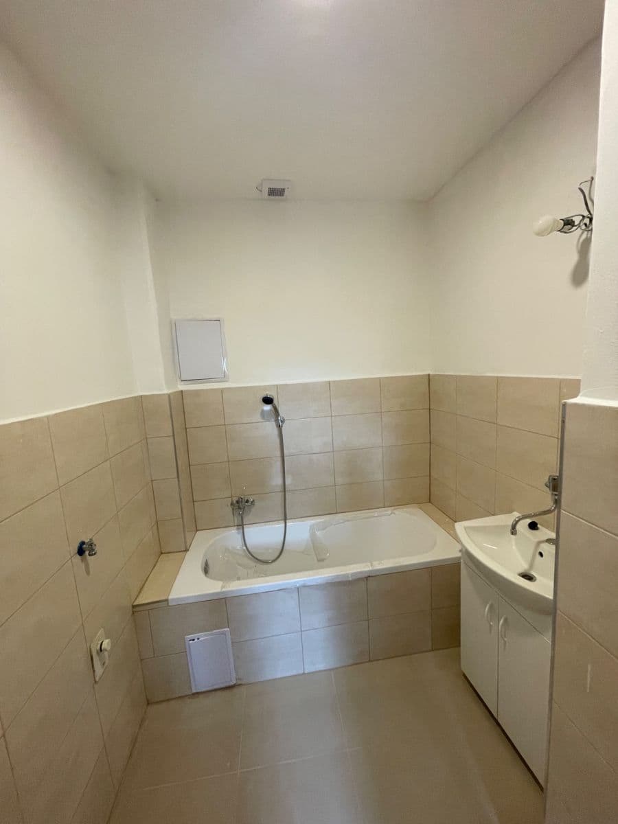 Prenájom bytu 2-izbový 65 m², Boženy Němcové, Budišov nad Budišovkou, Moravskoslezský kraj Prenájom bytu 2-izbový 65 m², Boženy Němcové, Budišov nad Budišovkou, Moravskoslezský kraj