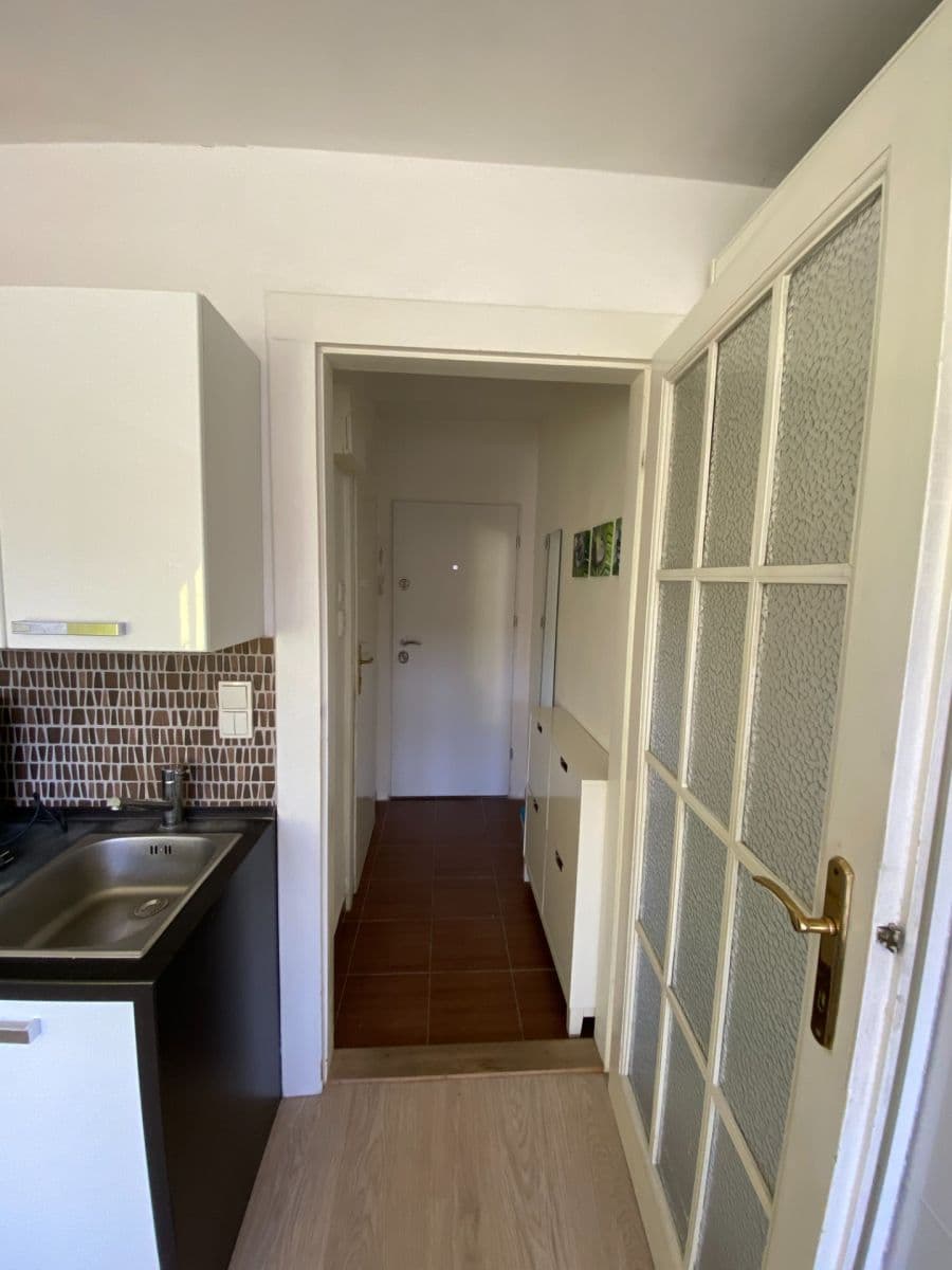 Prenájom bytu 1-izbový 21 m², U Smaltovny, Praha, Praha Prenájom bytu 1-izbový 21 m², U Smaltovny, Praha, Praha