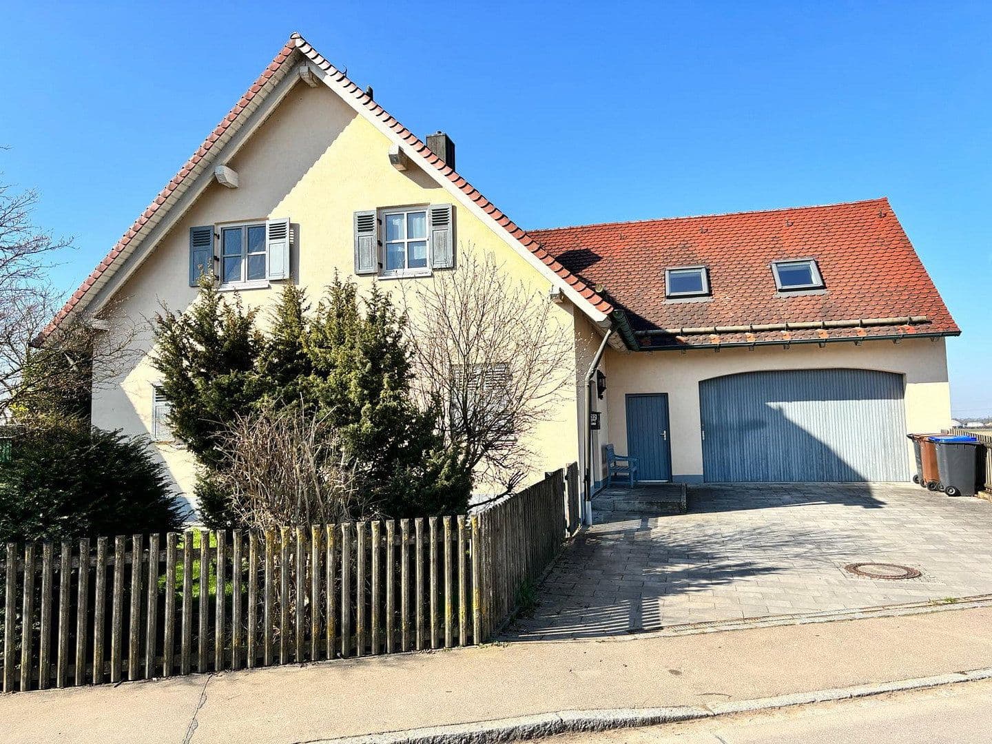 Predaj domu 198 m², pozemek 765 m², Ellgau, Bavorsko Predaj domu 198 m², pozemek 765 m², Ellgau, Bavorsko
