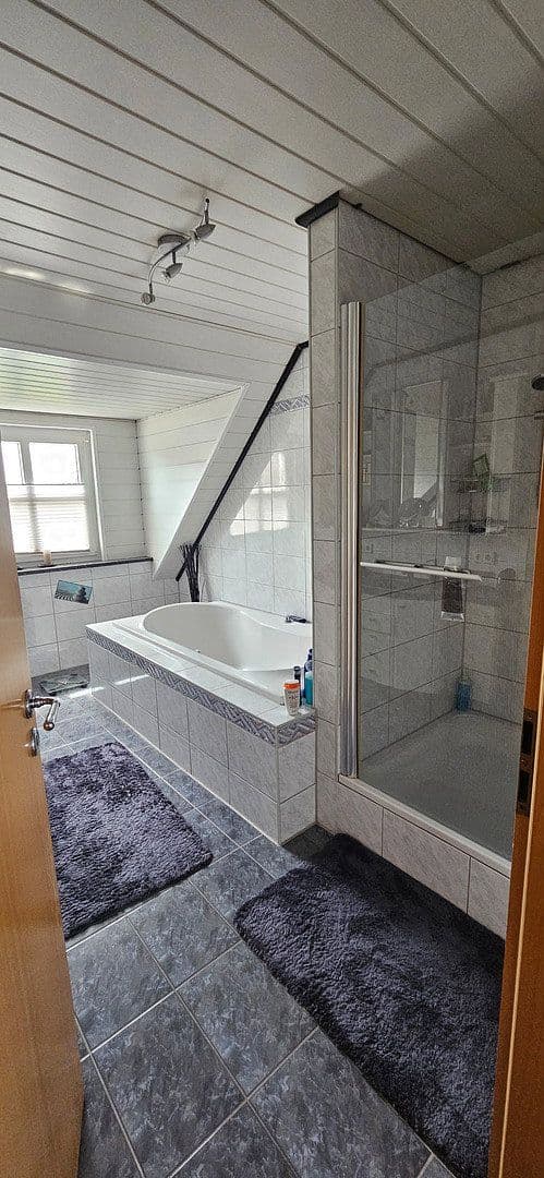 Predaj domu 198 m², pozemek 765 m², Ellgau, Bavorsko Predaj domu 198 m², pozemek 765 m², Ellgau, Bavorsko