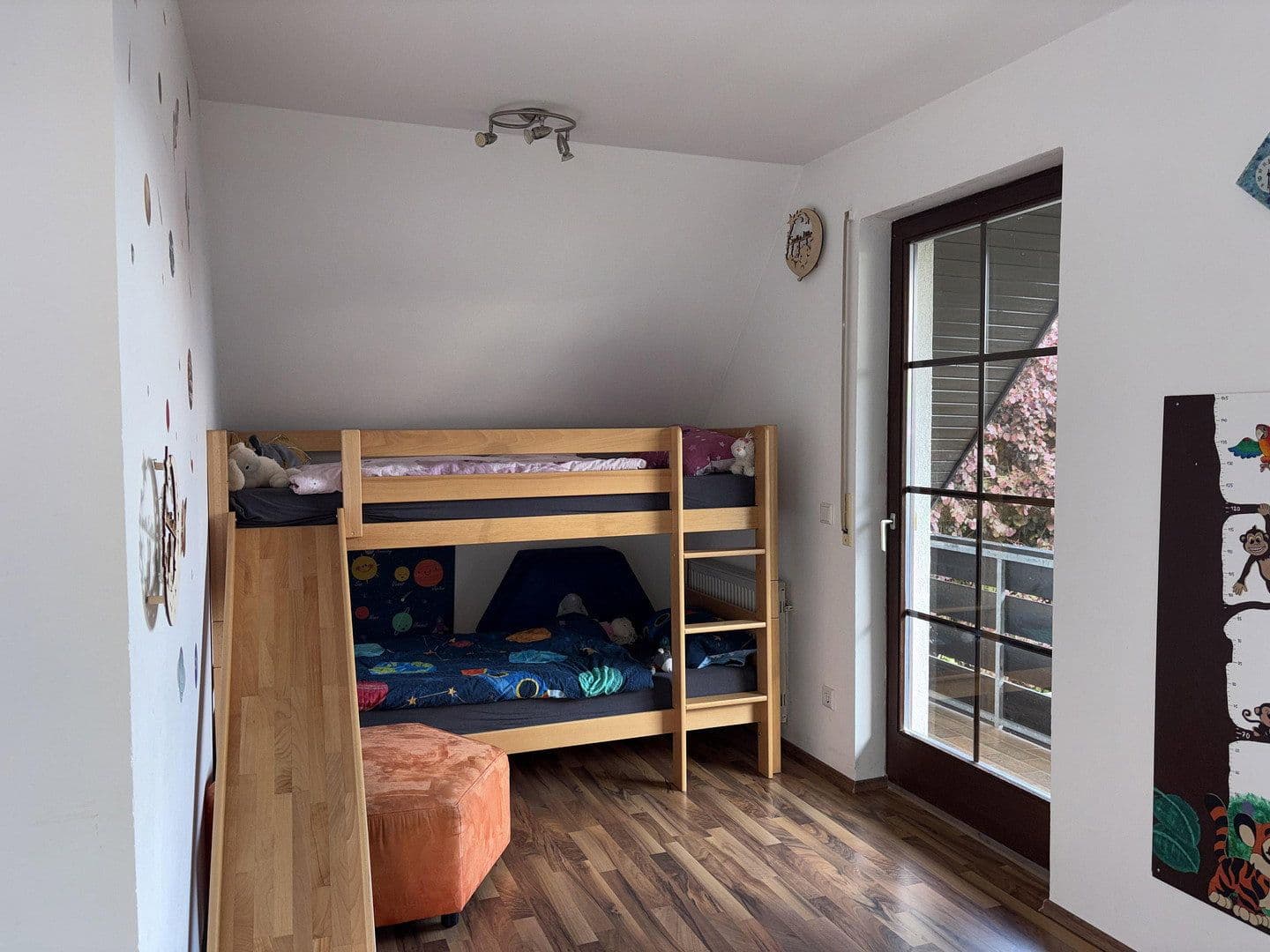 Predaj domu 164 m², pozemek 547 m², Feucht, Bavorsko Predaj domu 164 m², pozemek 547 m², Feucht, Bavorsko