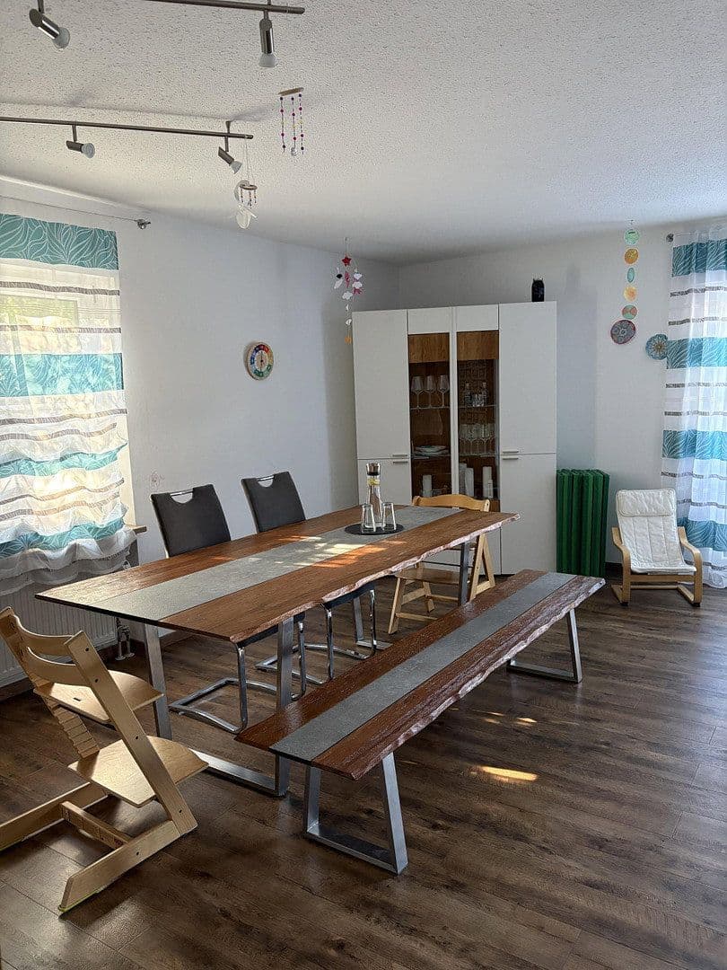 Predaj domu 164 m², pozemek 547 m², Feucht, Bavorsko Predaj domu 164 m², pozemek 547 m², Feucht, Bavorsko