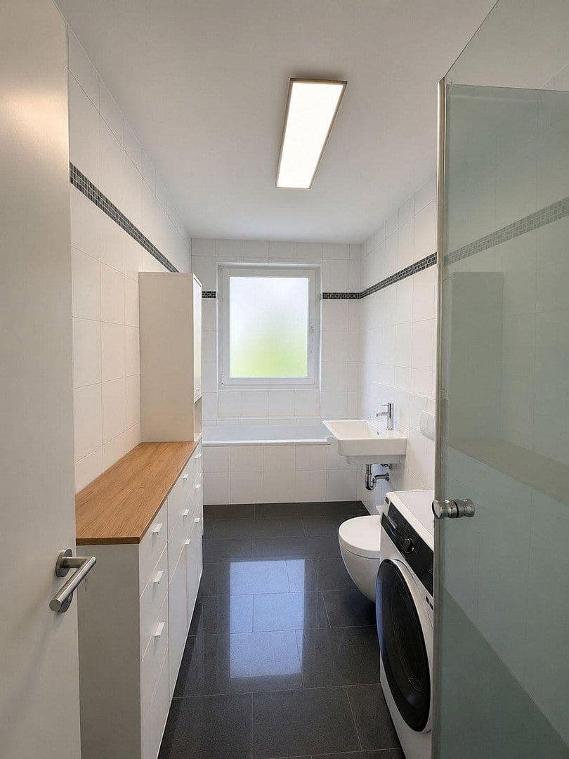 Prenájom bytu 3-izbový 80 m², Hannover, Dolné Sasko Prenájom bytu 3-izbový 80 m², Hannover, Dolné Sasko