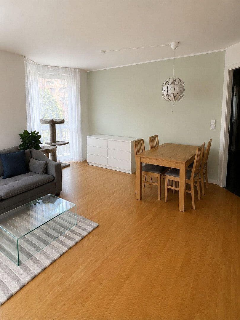 Prenájom bytu 3-izbový 80 m², Hannover, Dolné Sasko Prenájom bytu 3-izbový 80 m², Hannover, Dolné Sasko