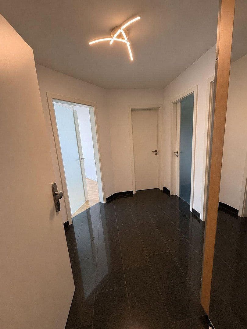 Prenájom bytu 3-izbový 80 m², Hannover, Dolné Sasko Prenájom bytu 3-izbový 80 m², Hannover, Dolné Sasko