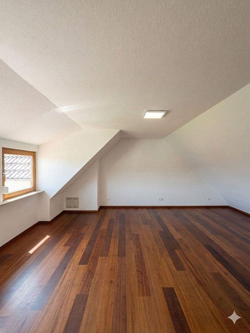 Prenájom bytu 3-izbový 78 m², Villingen-Schwenningen, Bádensko-Wurttembersko Prenájom bytu 3-izbový 78 m², Villingen-Schwenningen, Bádensko-Wurttembersko