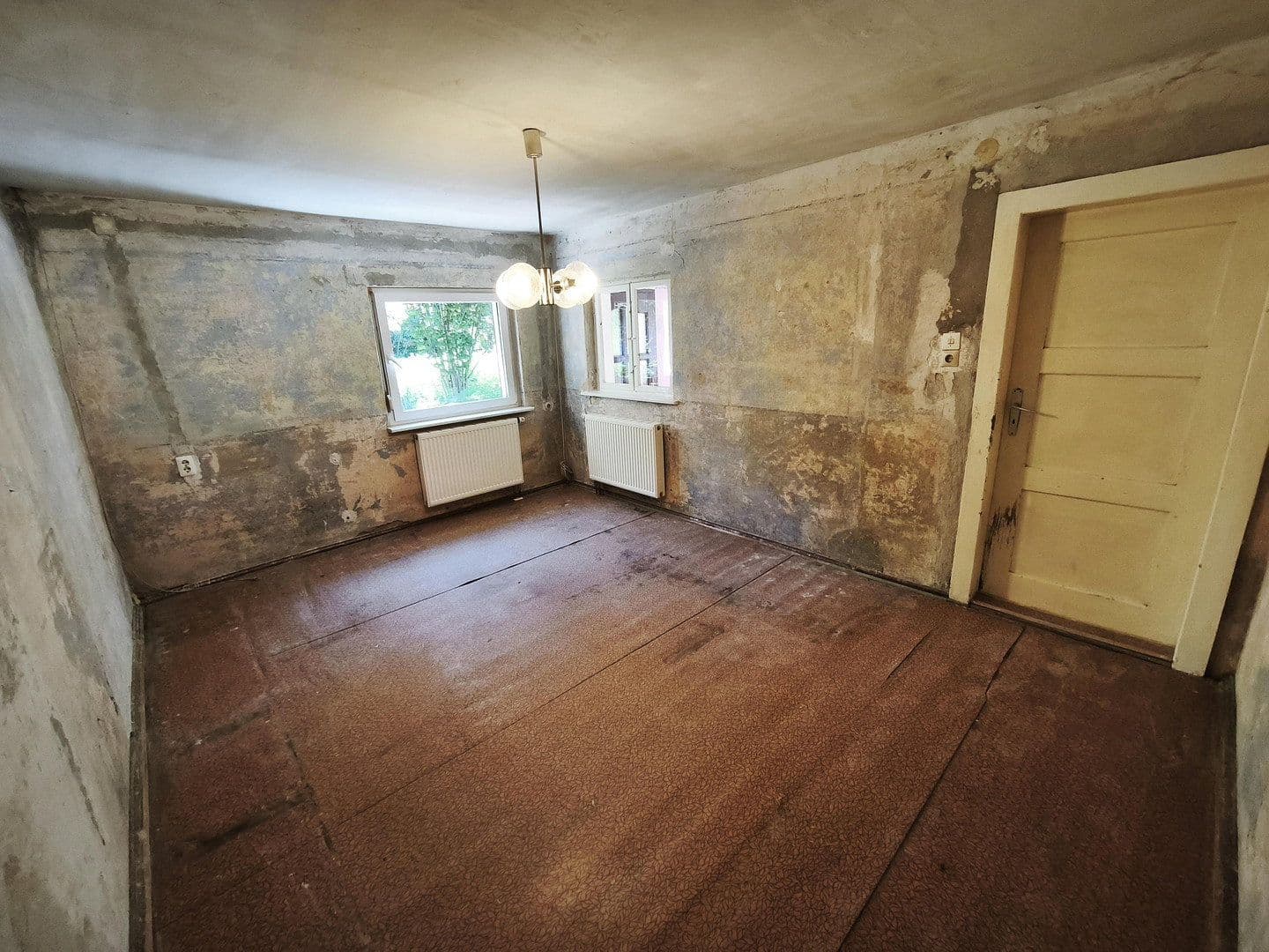 Predaj domu 90 m², pozemek 1.887 m², Grünstraße 17, Zahna-Elster, Sasko-Anhaltsko Predaj domu 90 m², pozemek 1.887 m², Grünstraße 17, Zahna-Elster, Sasko-Anhaltsko