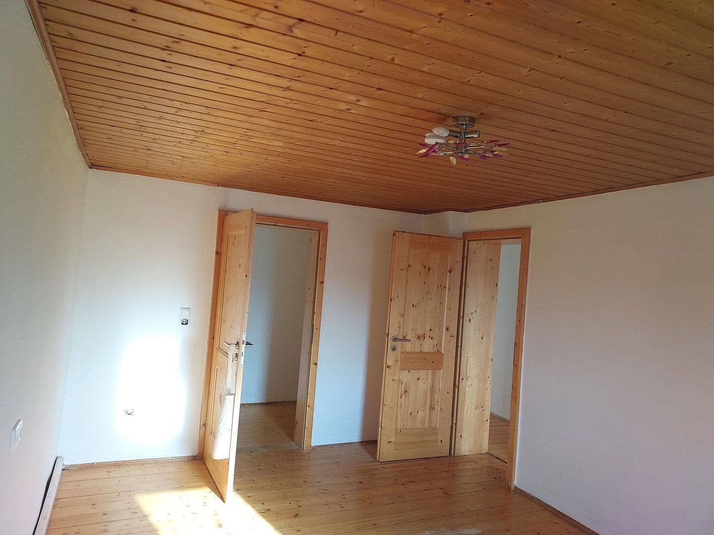 Predaj domu 155 m², pozemek 307 m², St.-Veiter-Str. 25, Neumarkt-St. Veit, Bavorsko Predaj domu 155 m², pozemek 307 m², St.-Veiter-Str. 25, Neumarkt-St. Veit, Bavorsko