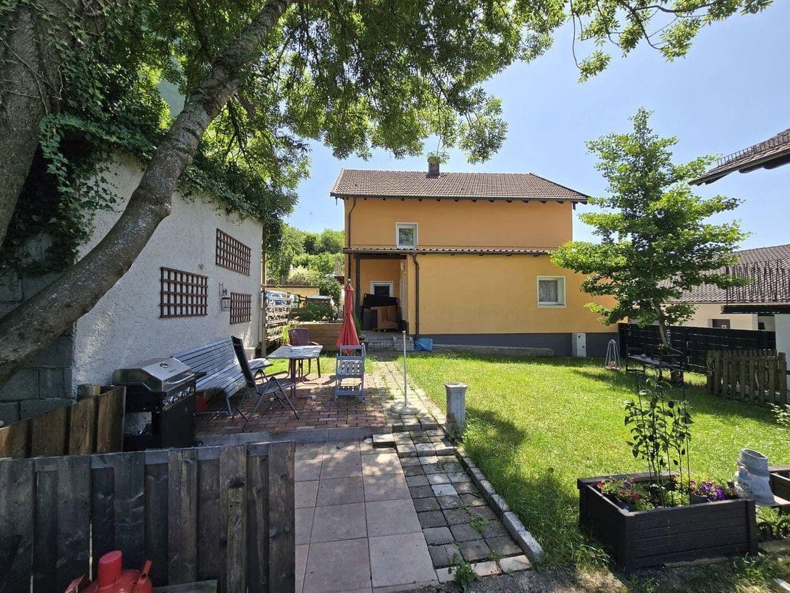 Predaj domu 155 m², pozemek 307 m², St.-Veiter-Str. 25, Neumarkt-St. Veit, Bavorsko Predaj domu 155 m², pozemek 307 m², St.-Veiter-Str. 25, Neumarkt-St. Veit, Bavorsko