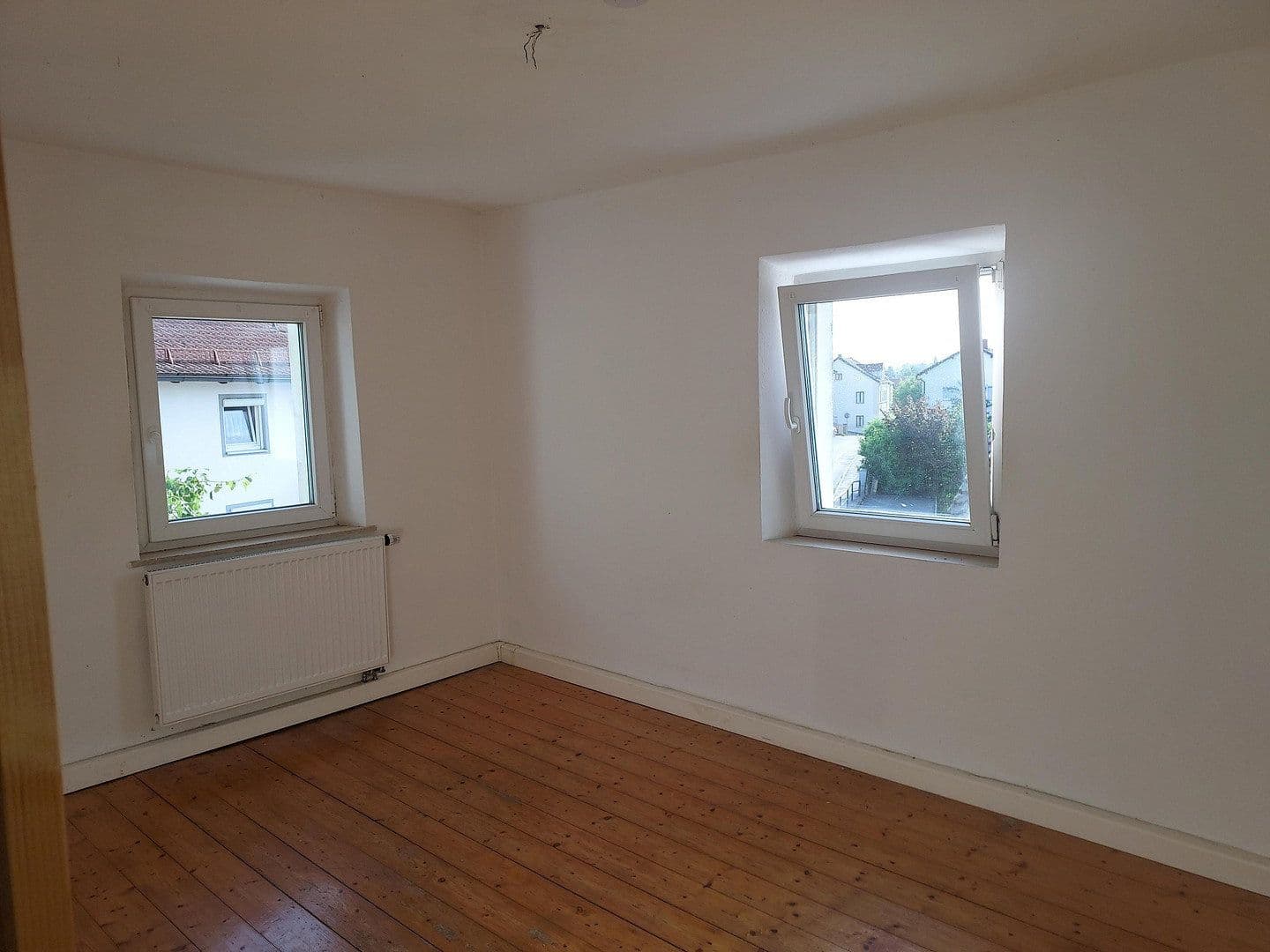 Predaj domu 155 m², pozemek 307 m², St.-Veiter-Str. 25, Neumarkt-St. Veit, Bavorsko Predaj domu 155 m², pozemek 307 m², St.-Veiter-Str. 25, Neumarkt-St. Veit, Bavorsko