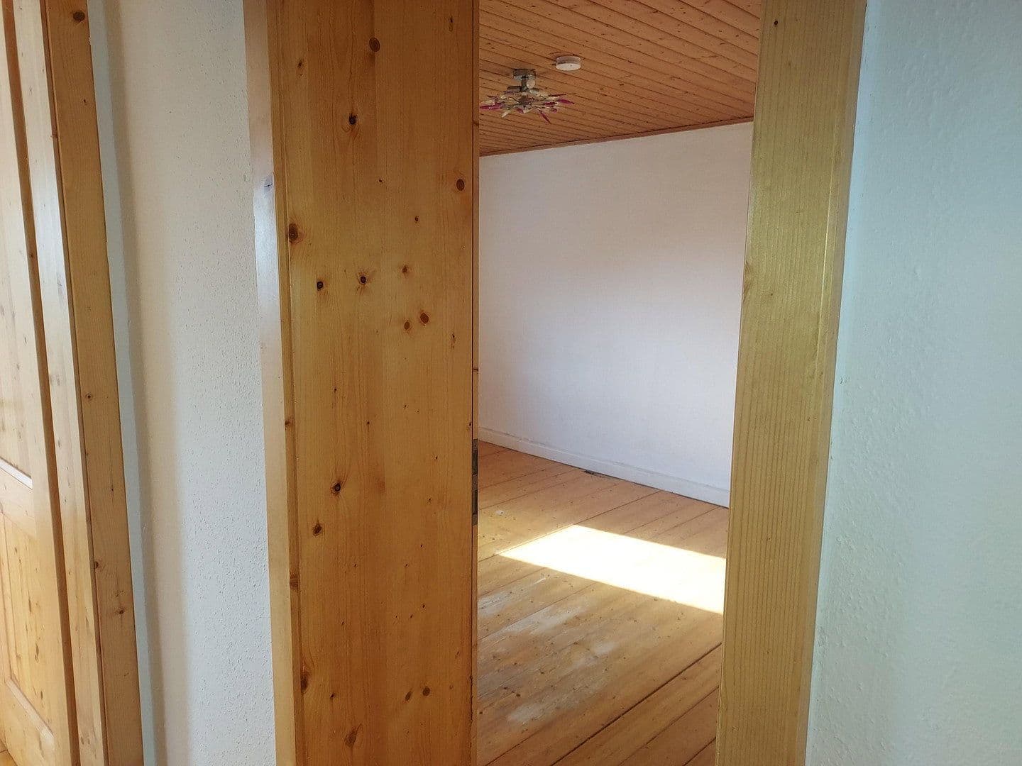 Predaj domu 155 m², pozemek 307 m², St.-Veiter-Str. 25, Neumarkt-St. Veit, Bavorsko Predaj domu 155 m², pozemek 307 m², St.-Veiter-Str. 25, Neumarkt-St. Veit, Bavorsko