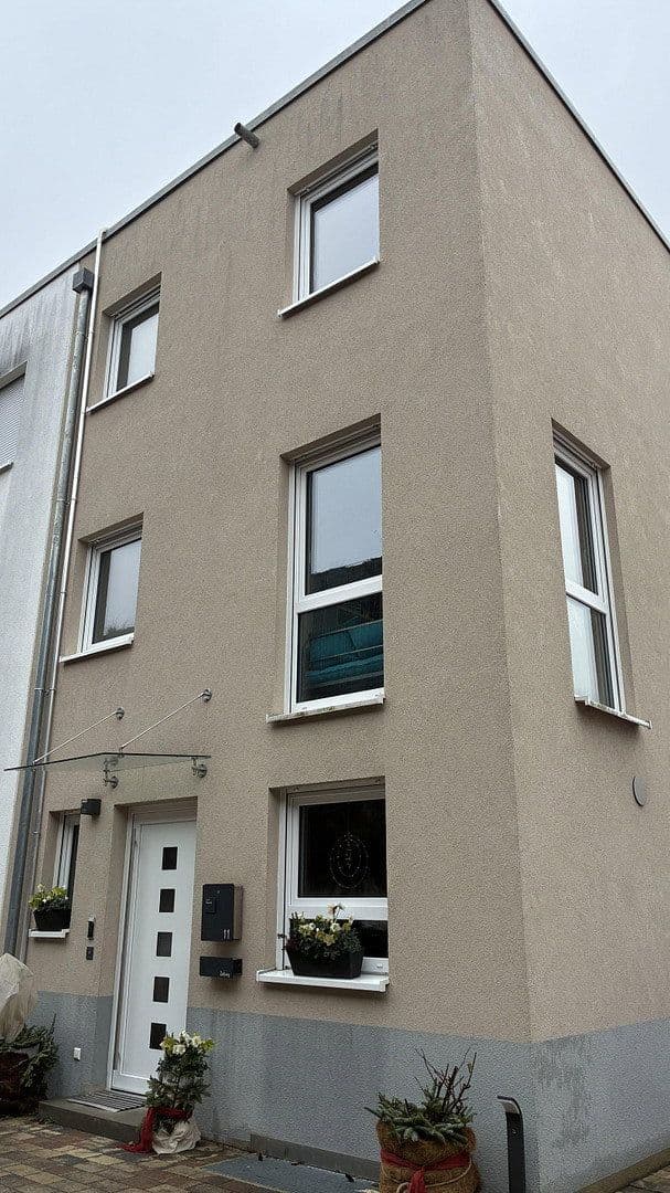 Predaj domu 153 m², pozemek 239 m², Rastatt, Bádensko-Wurttembersko Predaj domu 153 m², pozemek 239 m², Rastatt, Bádensko-Wurttembersko