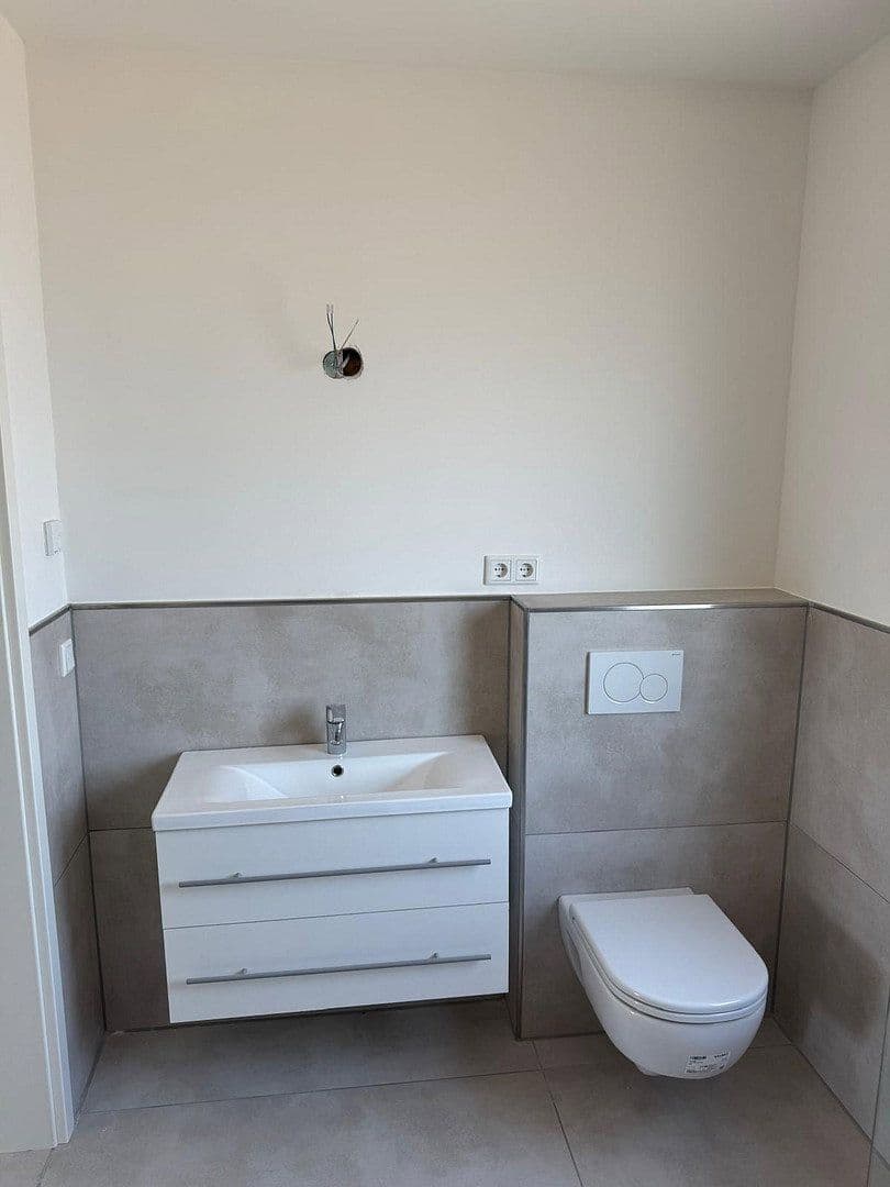 Prenájom bytu 3-izbový 64 m², Berliner Str. 911, Köln, Severné Porýnie - Westfálsko Prenájom bytu 3-izbový 64 m², Berliner Str. 911, Köln, Severné Porýnie - Westfálsko