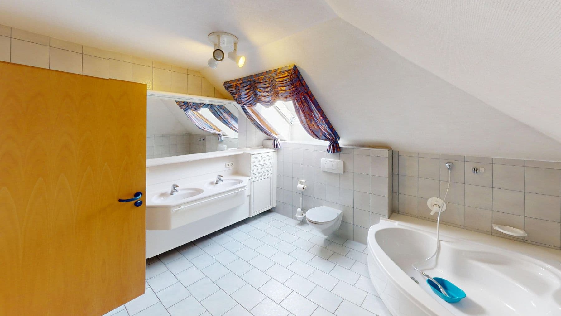 Predaj domu 316 m², pozemek 1.100 m², Günzburg, Bavorsko Predaj domu 316 m², pozemek 1.100 m², Günzburg, Bavorsko