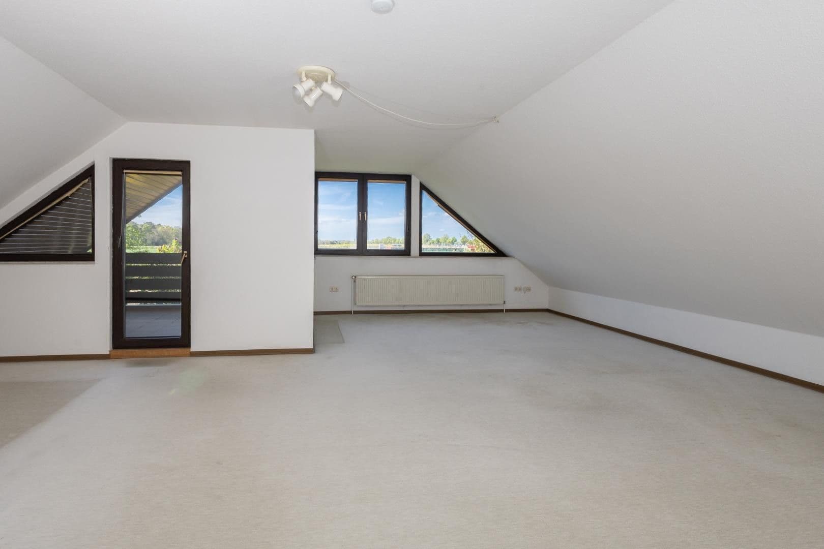 Predaj domu 192 m², pozemek 674 m², Garbsen, Dolné Sasko Predaj domu 192 m², pozemek 674 m², Garbsen, Dolné Sasko