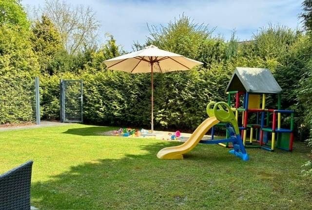 Predaj domu 244 m², pozemek 760 m², Krefeld, Severné Porýnie - Westfálsko Predaj domu 244 m², pozemek 760 m², Krefeld, Severné Porýnie - Westfálsko