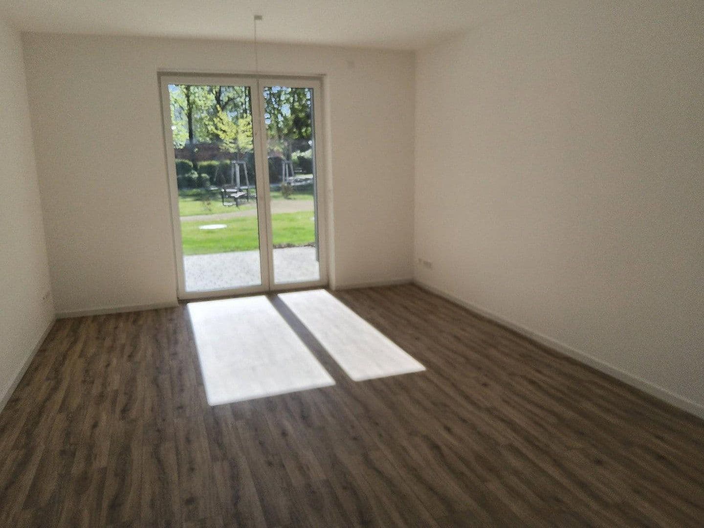 Prenájom bytu 3-izbový 87 m², Berlin, Berlín Prenájom bytu 3-izbový 87 m², Berlin, Berlín