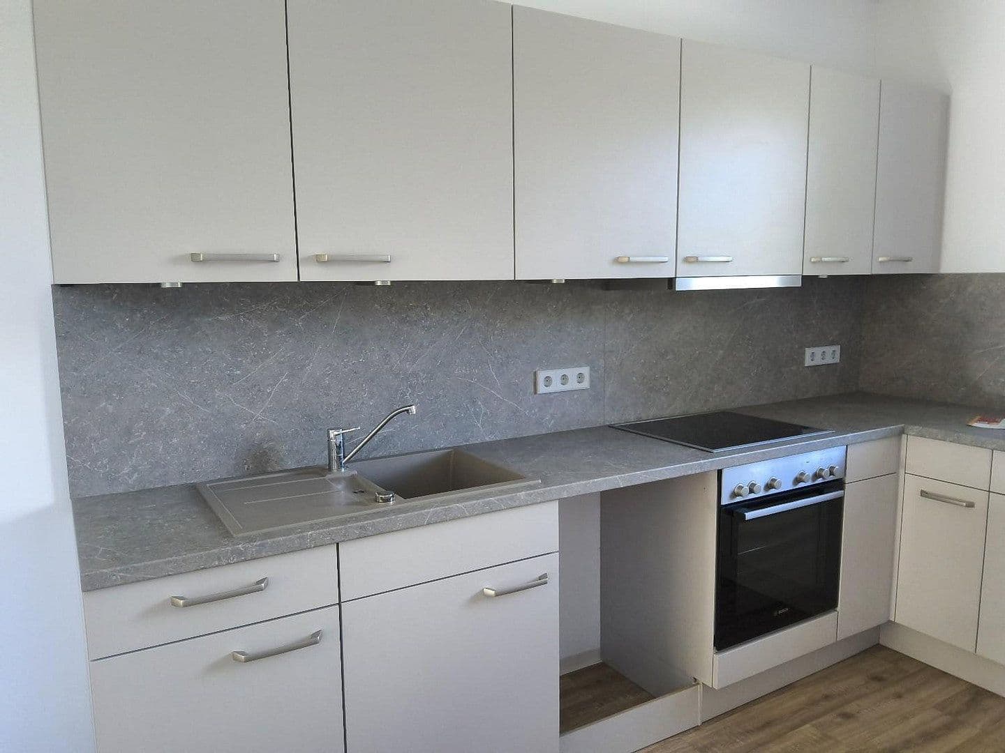 Prenájom bytu 3-izbový 87 m², Berlin, Berlín Prenájom bytu 3-izbový 87 m², Berlin, Berlín