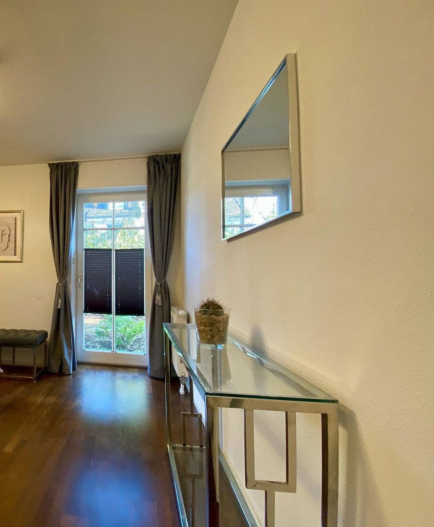 Prenájom bytu 3-izbový 90 m², München, Bavorsko Prenájom bytu 3-izbový 90 m², München, Bavorsko