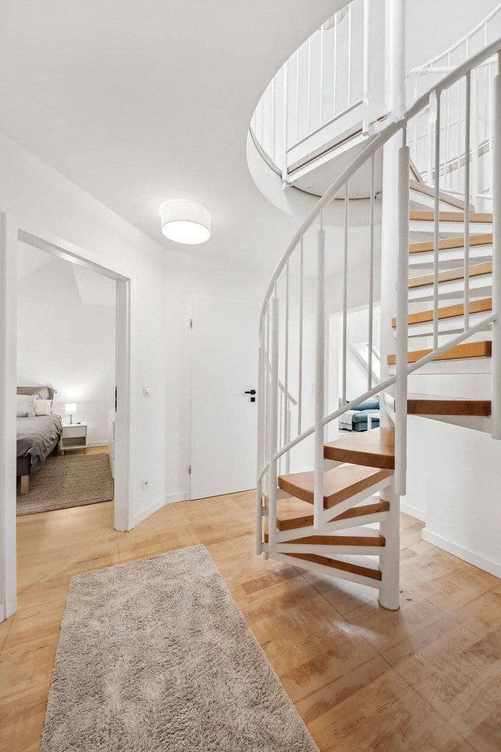 Prenájom bytu 2-izbový 75 m², Axel-von-Ambesser-str. 9, München, Bavorsko Prenájom bytu 2-izbový 75 m², Axel-von-Ambesser-str. 9, München, Bavorsko