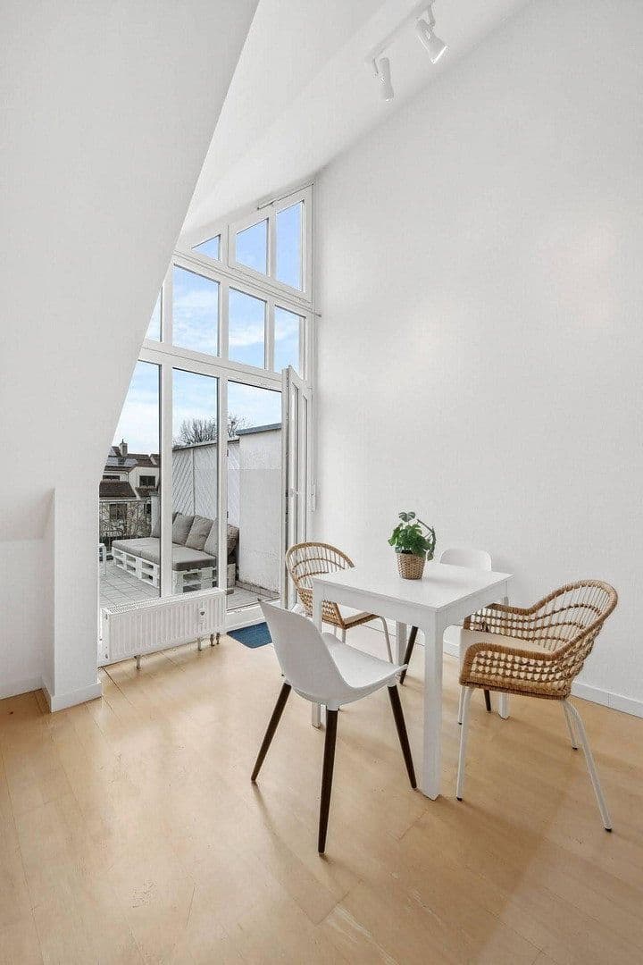 Prenájom bytu 2-izbový 75 m², Axel-von-Ambesser-str. 9, München, Bavorsko Prenájom bytu 2-izbový 75 m², Axel-von-Ambesser-str. 9, München, Bavorsko