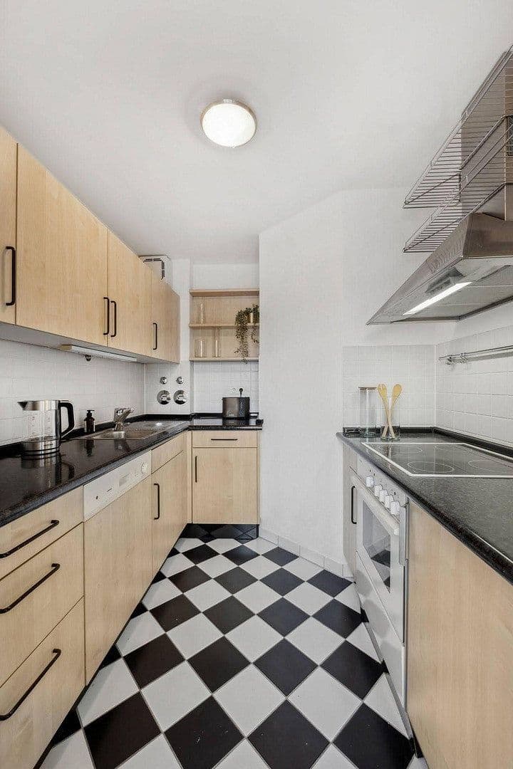Prenájom bytu 2-izbový 75 m², Axel-von-Ambesser-str. 9, München, Bavorsko Prenájom bytu 2-izbový 75 m², Axel-von-Ambesser-str. 9, München, Bavorsko