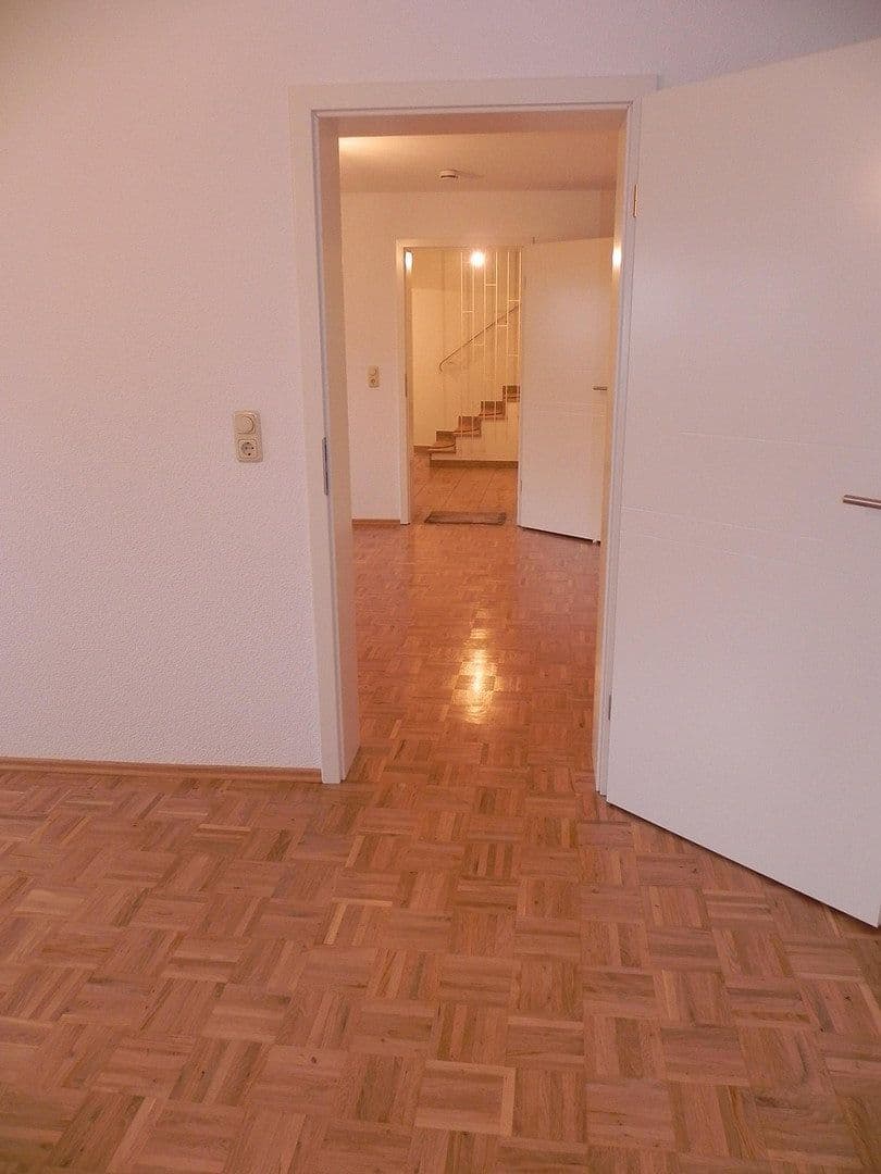 Prenájom bytu 3-izbový 97 m², Aschaffenburger Straße 50, Offenbach, Hesensko Prenájom bytu 3-izbový 97 m², Aschaffenburger Straße 50, Offenbach, Hesensko