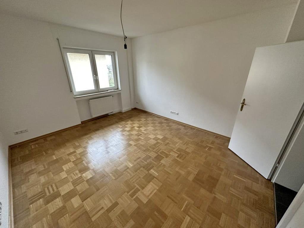 Prenájom bytu 3-izbový 95 m², Sauerbruchstr. 11, Bruchsal, Bádensko-Wurttembersko Prenájom bytu 3-izbový 95 m², Sauerbruchstr. 11, Bruchsal, Bádensko-Wurttembersko