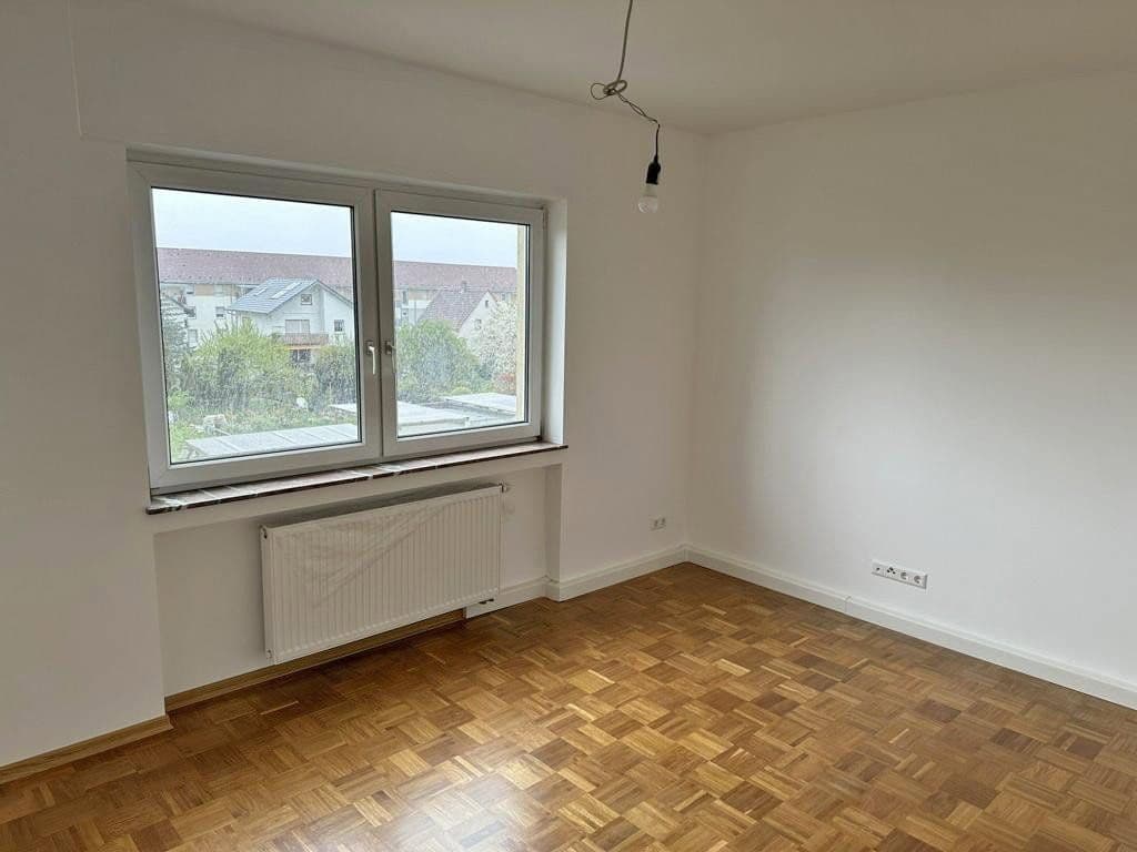 Prenájom bytu 3-izbový 95 m², Sauerbruchstr. 11, Bruchsal, Bádensko-Wurttembersko Prenájom bytu 3-izbový 95 m², Sauerbruchstr. 11, Bruchsal, Bádensko-Wurttembersko