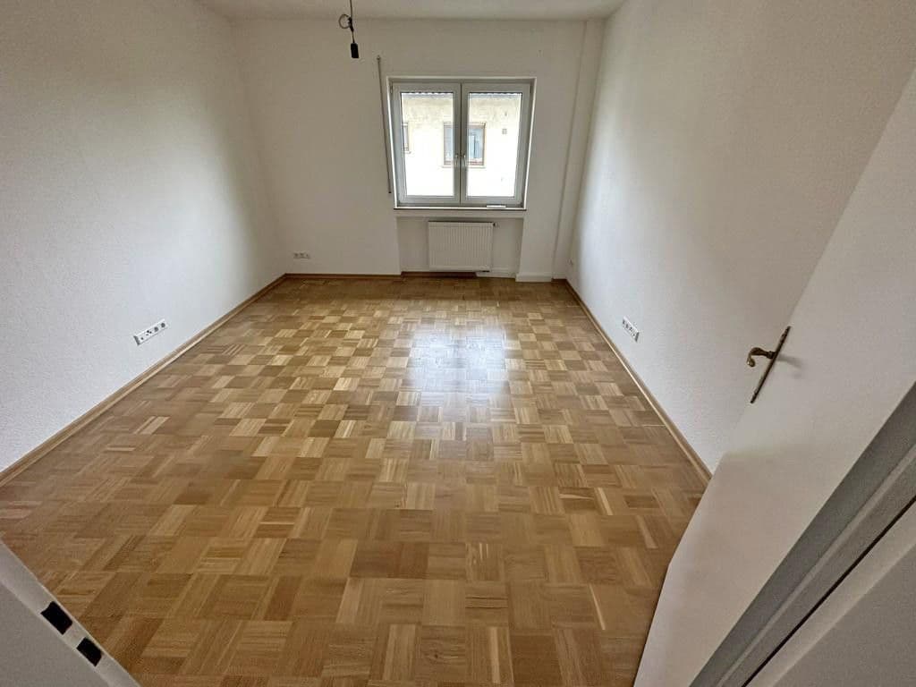 Prenájom bytu 3-izbový 95 m², Sauerbruchstr. 11, Bruchsal, Bádensko-Wurttembersko Prenájom bytu 3-izbový 95 m², Sauerbruchstr. 11, Bruchsal, Bádensko-Wurttembersko