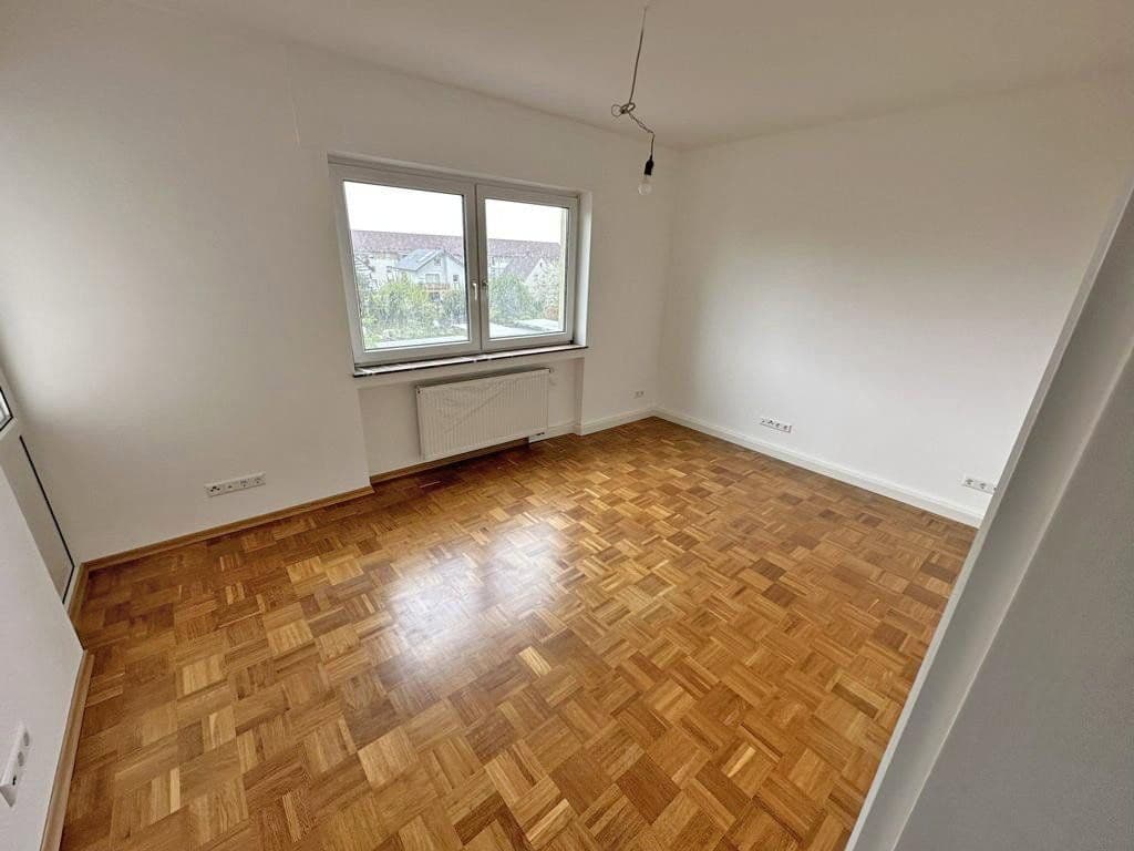 Prenájom bytu 3-izbový 95 m², Sauerbruchstr. 11, Bruchsal, Bádensko-Wurttembersko Prenájom bytu 3-izbový 95 m², Sauerbruchstr. 11, Bruchsal, Bádensko-Wurttembersko