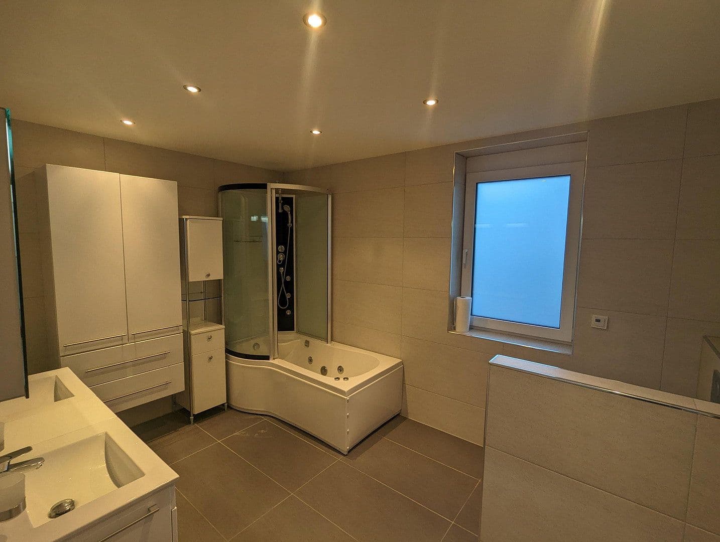 Prenájom domu 300 m², pozemek 800 m², Dreieich, Hesensko Prenájom domu 300 m², pozemek 800 m², Dreieich, Hesensko