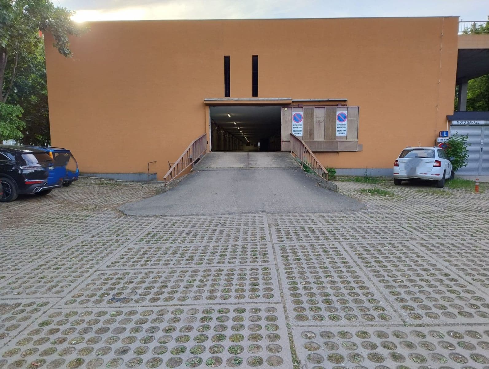 Prenájom garáže 18 m², Nušlova, Praha, Praha Prenájom garáže 18 m², Nušlova, Praha, Praha