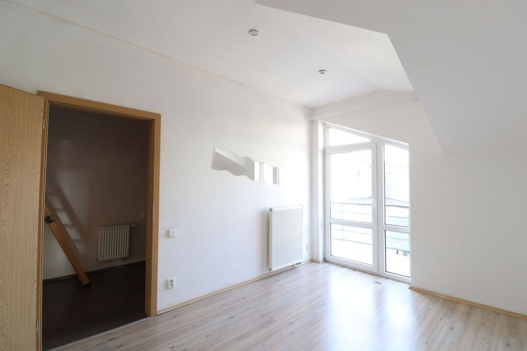 Prenájom bytu 3-izbový 77 m², Za Hotelem, Nupaky, Středočeský kraj Prenájom bytu 3-izbový 77 m², Za Hotelem, Nupaky, Středočeský kraj