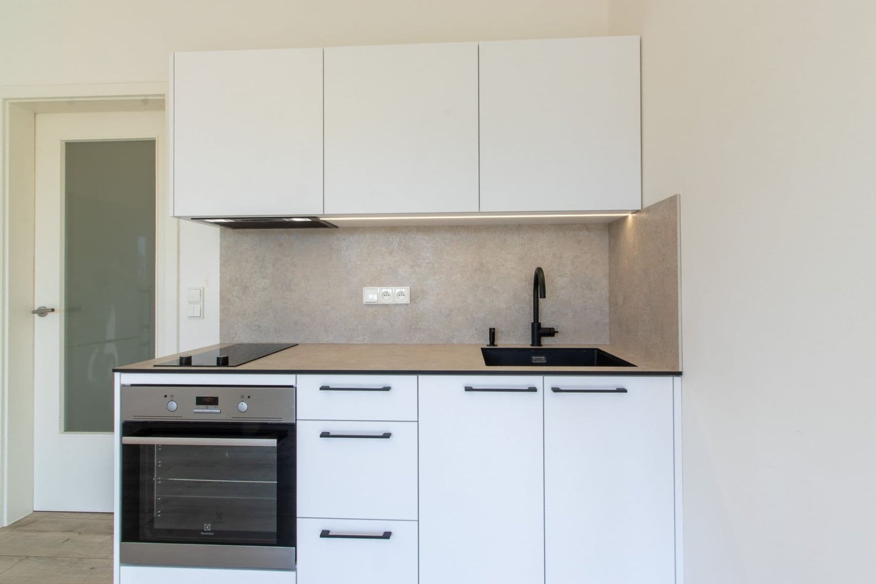 Prenájom bytu 1-izbový 25 m², Novovysočanská, Praha, Praha Prenájom bytu 1-izbový 25 m², Novovysočanská, Praha, Praha