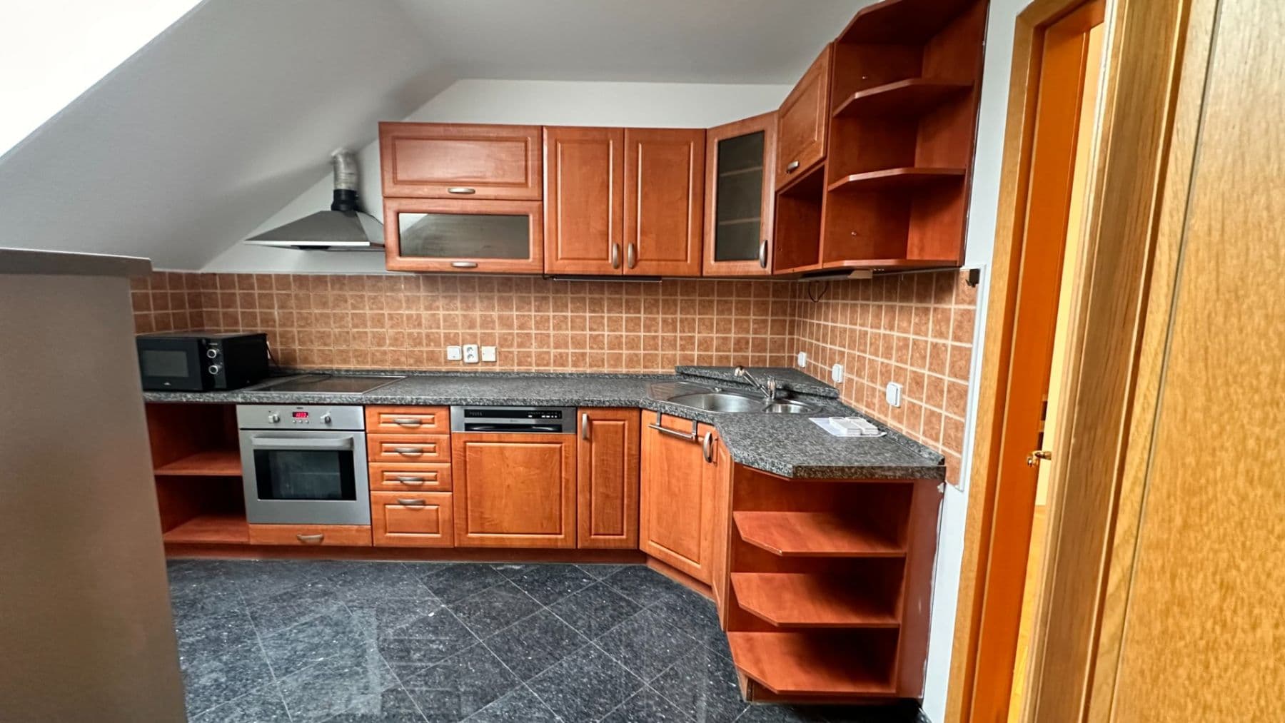 Prenájom bytu 2-izbový 76 m², Sabinova, Praha, Praha Prenájom bytu 2-izbový 76 m², Sabinova, Praha, Praha
