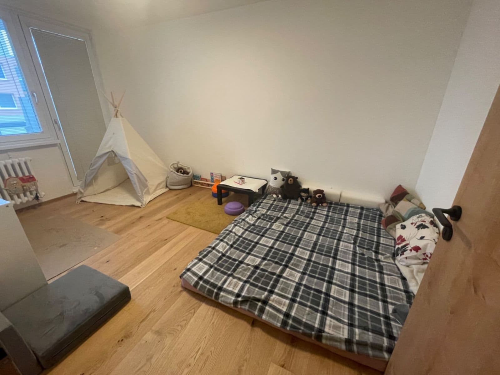 Prenájom bytu 3-izbový 96 m², Vodnická, Praha, Praha Prenájom bytu 3-izbový 96 m², Vodnická, Praha, Praha