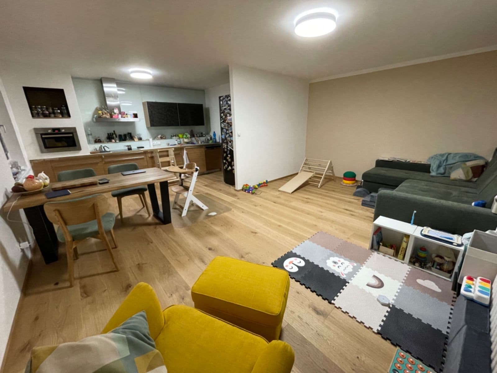 Prenájom bytu 3-izbový 96 m², Vodnická, Praha, Praha Prenájom bytu 3-izbový 96 m², Vodnická, Praha, Praha