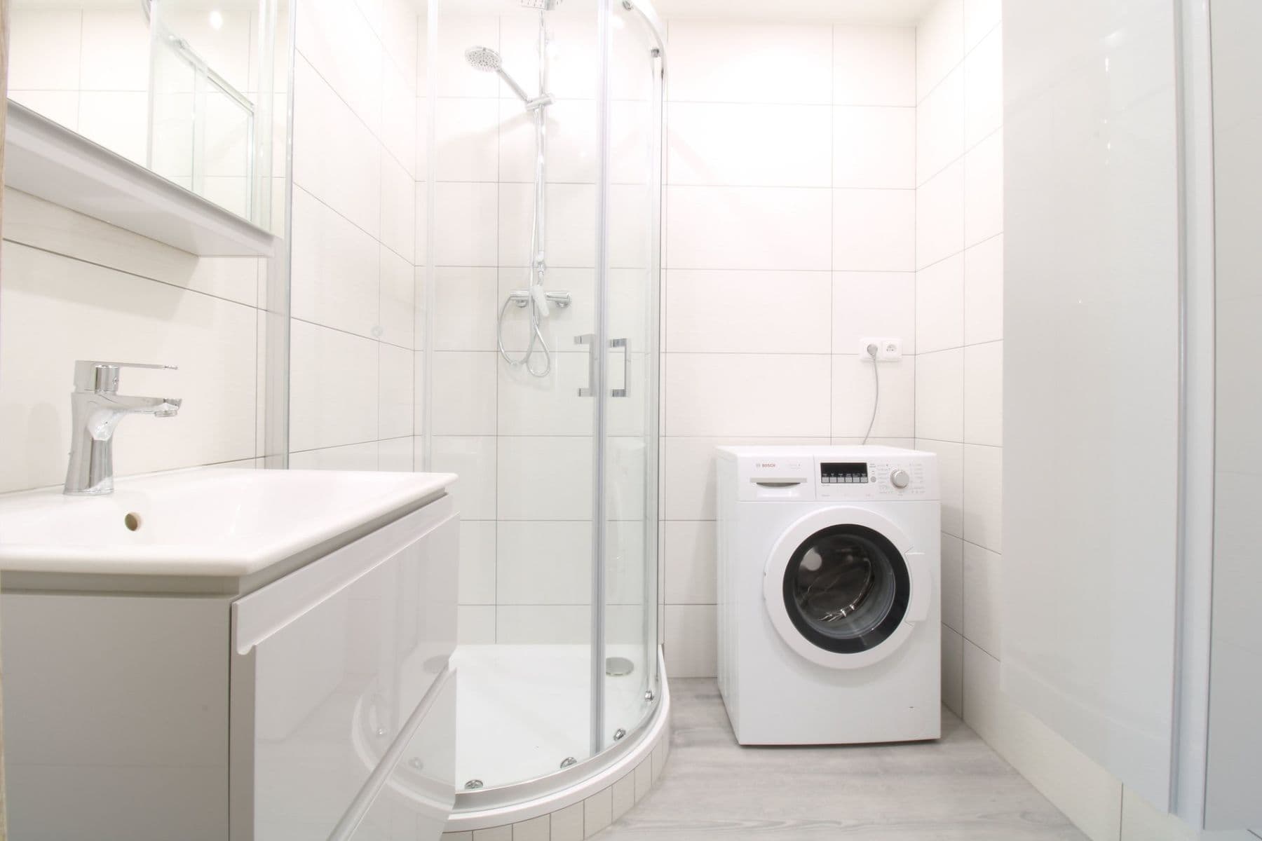 Prenájom bytu 3-izbový 56 m², Řešovská, Praha, Praha Prenájom bytu 3-izbový 56 m², Řešovská, Praha, Praha