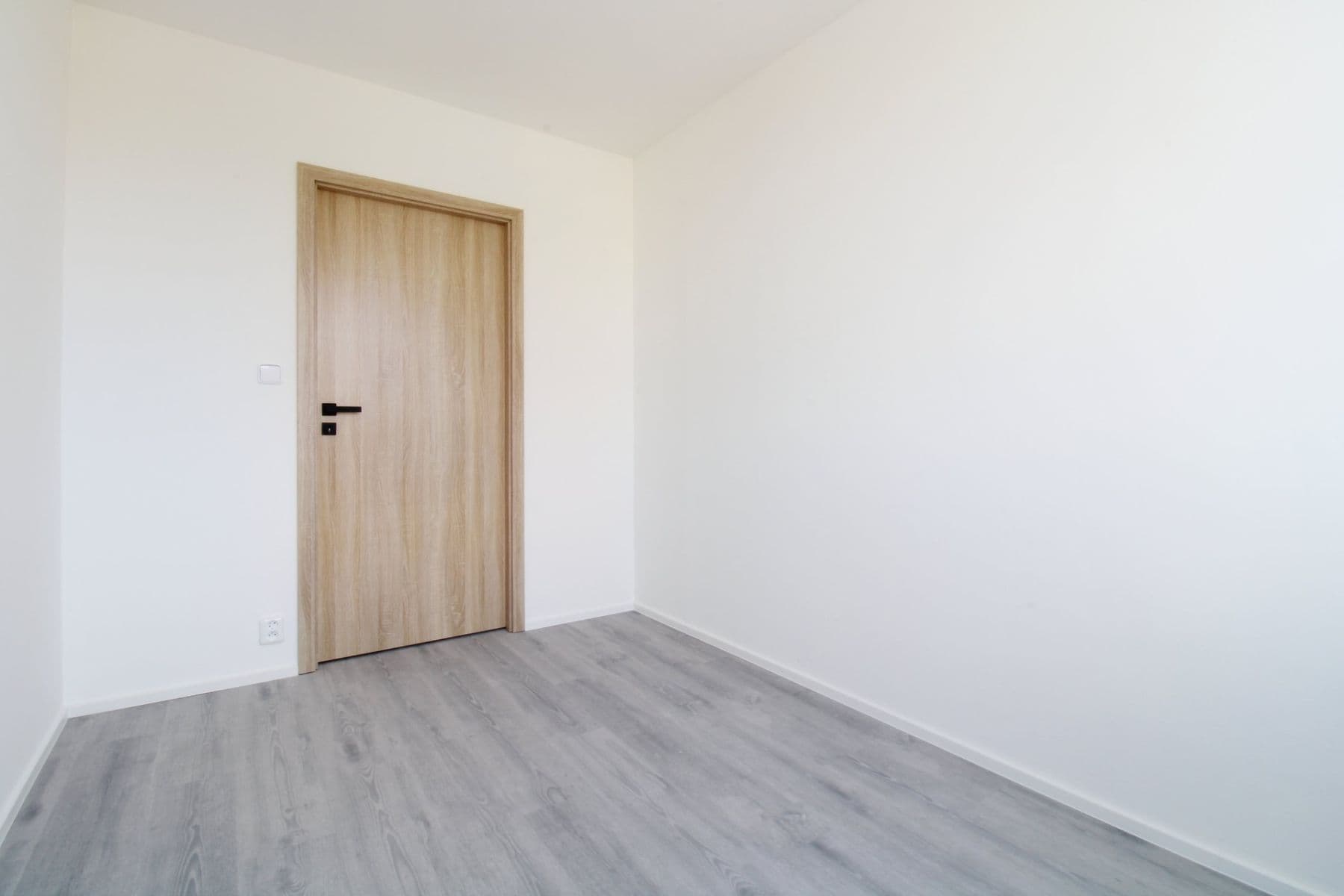 Prenájom bytu 3-izbový 56 m², Řešovská, Praha, Praha Prenájom bytu 3-izbový 56 m², Řešovská, Praha, Praha