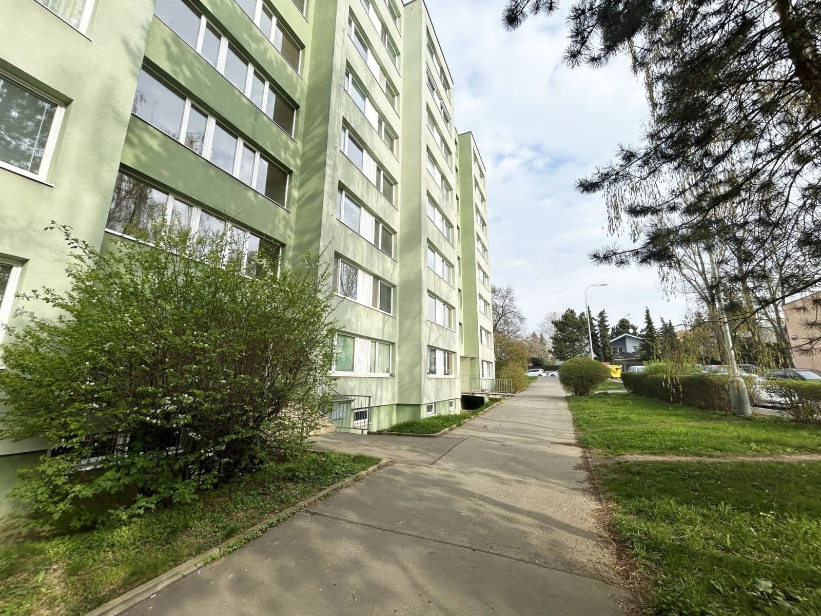 Prenájom bytu 1-izbový 34 m², Křivenická, Praha, Praha Prenájom bytu 1-izbový 34 m², Křivenická, Praha, Praha
