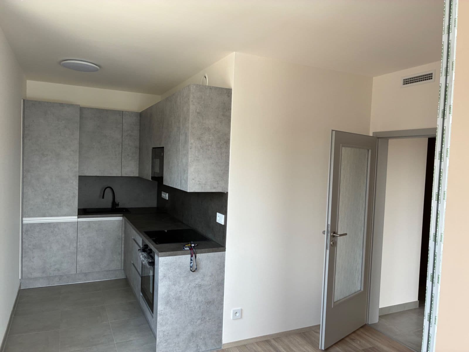 Prenájom bytu 2-izbový 46 m², U Továren, Praha, Praha Prenájom bytu 2-izbový 46 m², U Továren, Praha, Praha