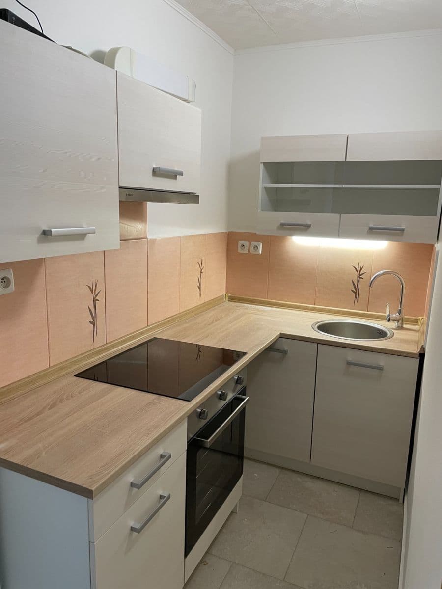 Prenájom bytu 2-izbový 42 m², U Vlečky, Praha, Praha Prenájom bytu 2-izbový 42 m², U Vlečky, Praha, Praha