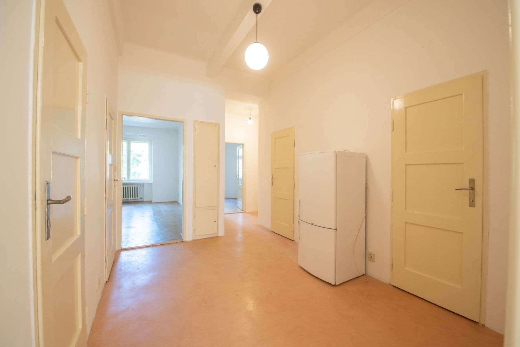 Prenájom bytu 2-izbový 77 m², Jugoslávských partyzánů, Praha, Praha Prenájom bytu 2-izbový 77 m², Jugoslávských partyzánů, Praha, Praha